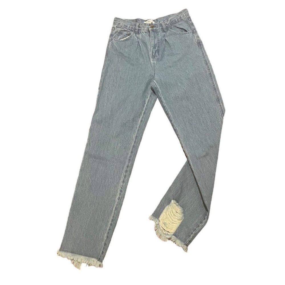 📚 Light Wash High Rise Baggy Mom Jeans with Frayed Hem - Size 10